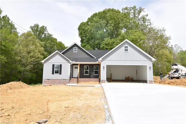 101 Fletchers Farm Drive, Thomasville, NC 27360