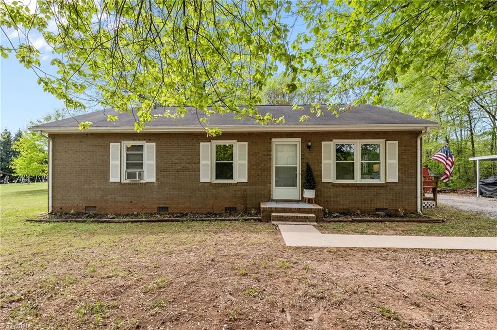 6924 Nc Highway 135, Mayodan, NC 27027 - #1