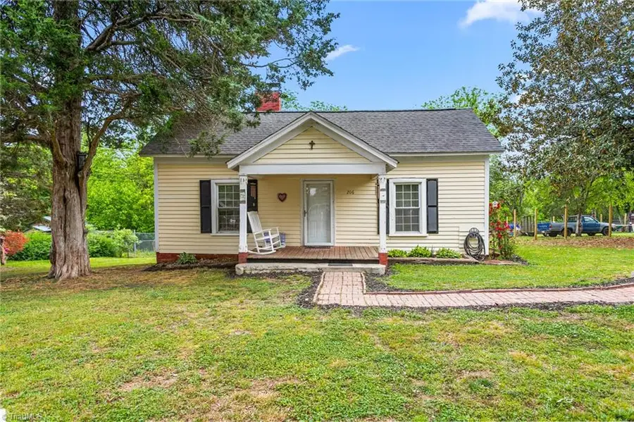206 Village Avenue, Randleman, NC 27317 - #2