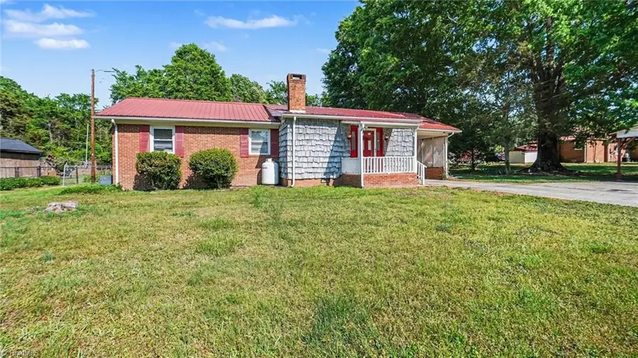 302 Huntington Park, Thomasville, NC 27360 - #2