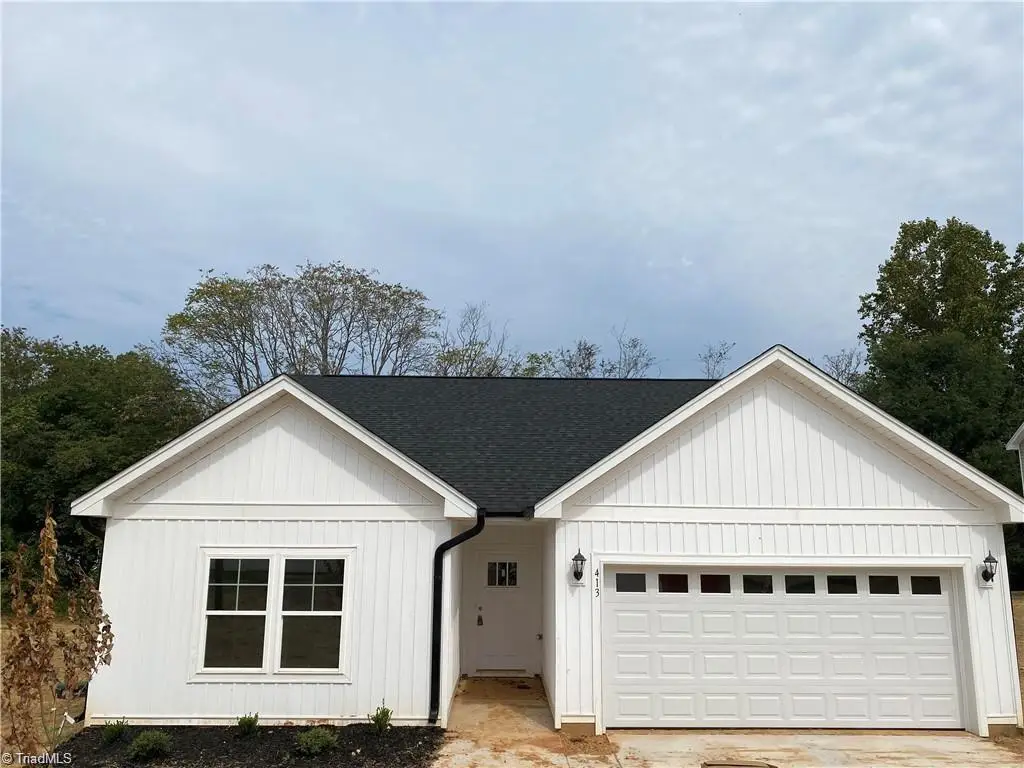413 E Lee Avenue, Yadkinville, NC 27055 - #1
