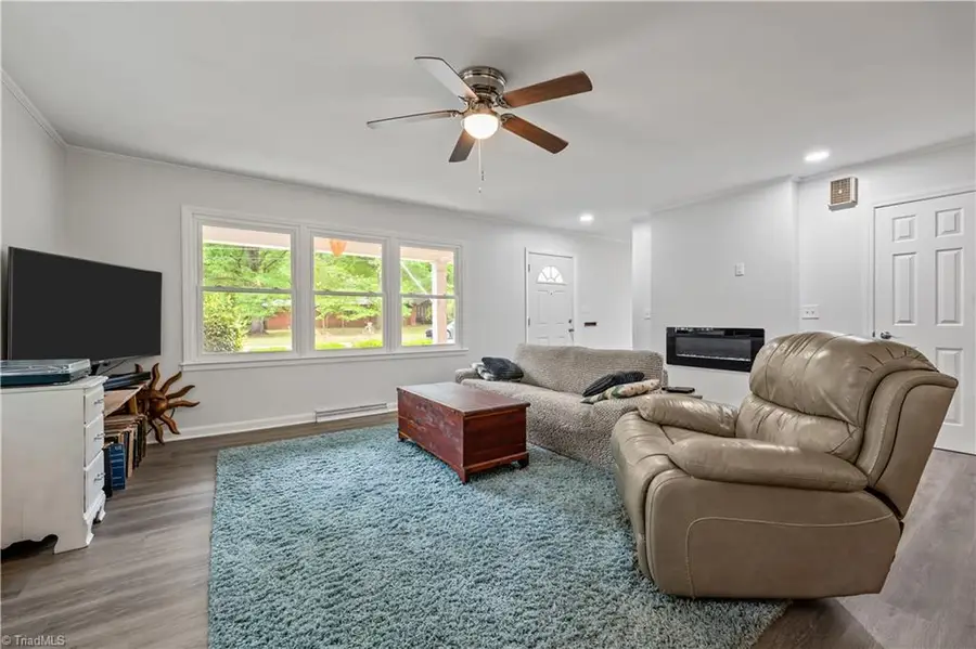 614 Ridgeway Drive, Burlington, NC 27217 - #3