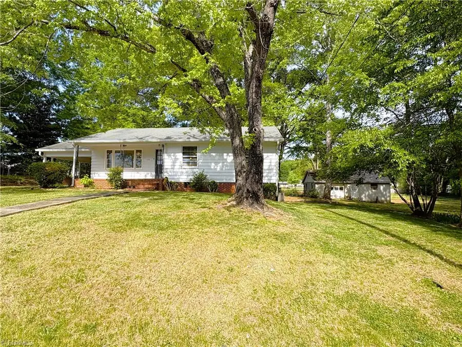 106 N 11th Avenue, Mayodan, NC 27027 - #2