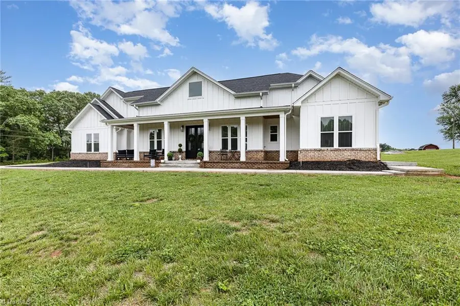 138 Arthur Needham Road, Pilot Mountain, NC 27041 - #2