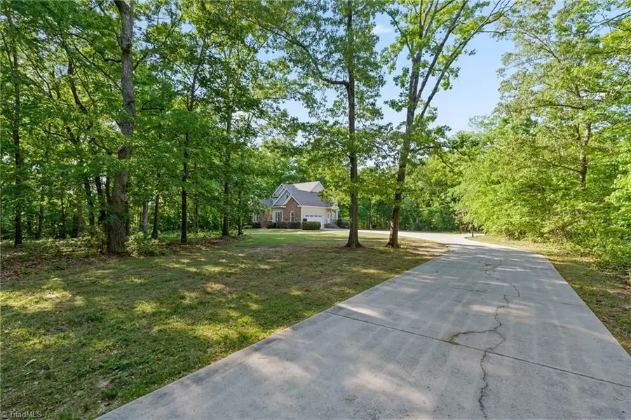 3321 Lower Lake Road, Thomasville, NC 27360 - #2