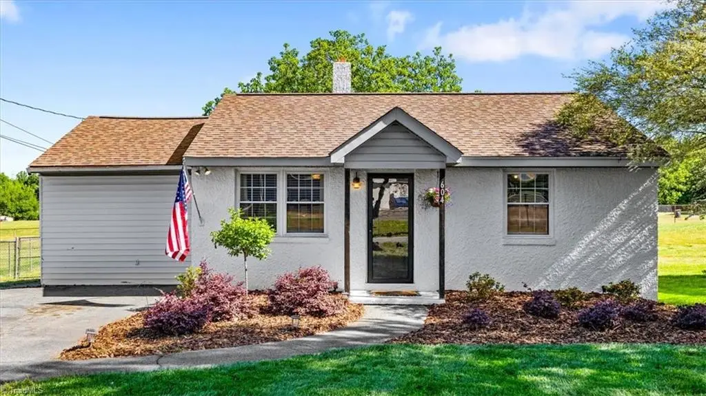 604 Rosedale Drive, Thomasville, NC 27360 - #1