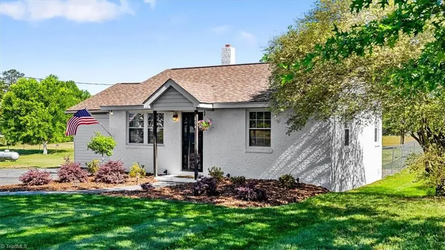 604 Rosedale Drive, Thomasville, NC 27360 - #2