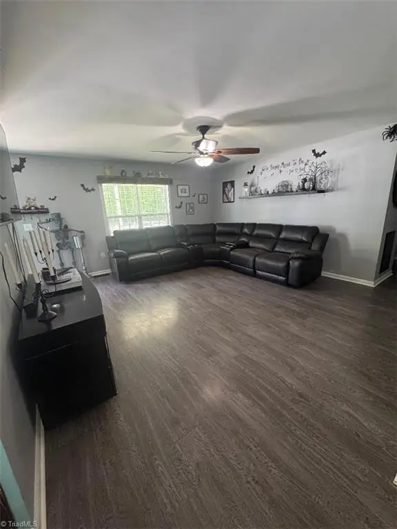207 Willowbrook Drive, Thomasville, NC 27360 - #3