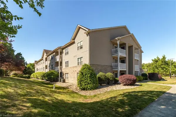 7100 W Friendly Avenue #205, Greensboro, NC 27410