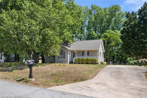 118 Hidden Hills Drive, Thomasville, NC 27360