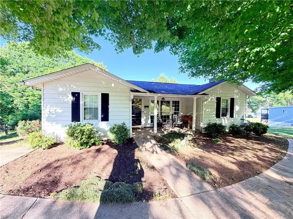 126 Auburn Avenue, Elkin, NC 28621 - #1