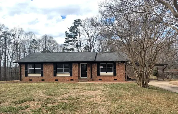 1090 Shalimar Drive, Winston-Salem, NC 27127