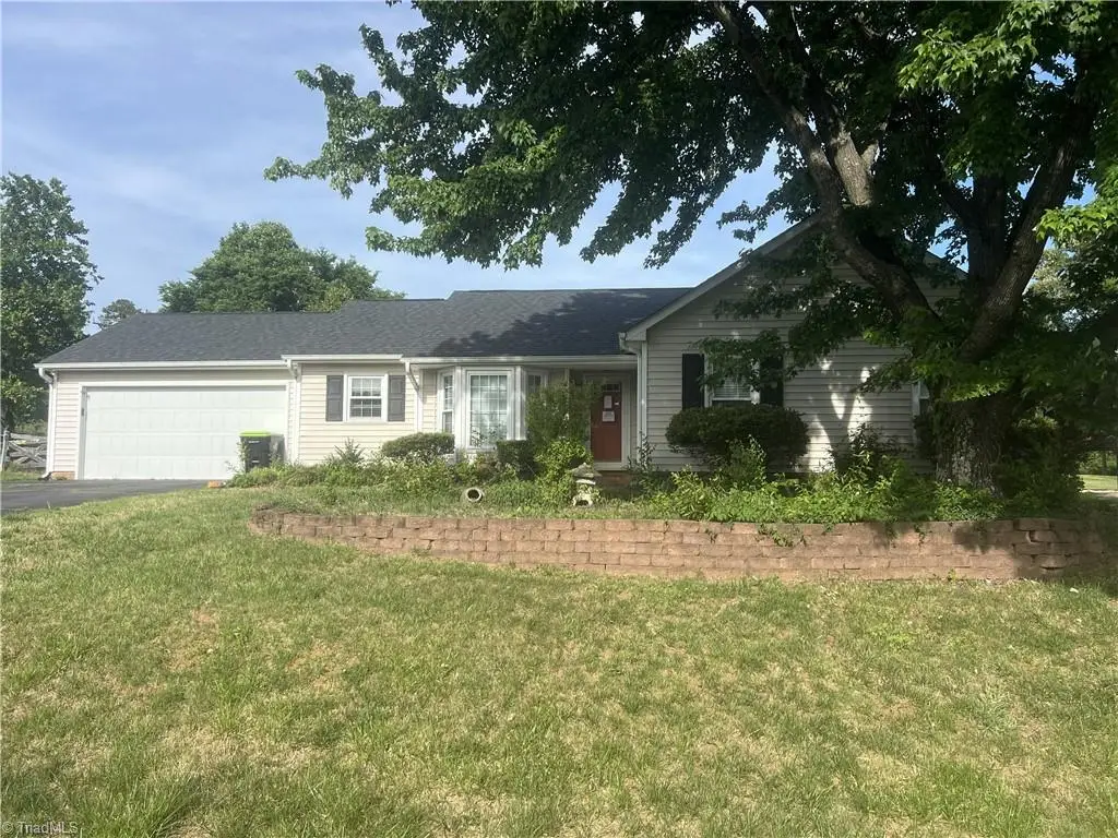 165 River Crest Court, Clemmons, NC 27012 - #1