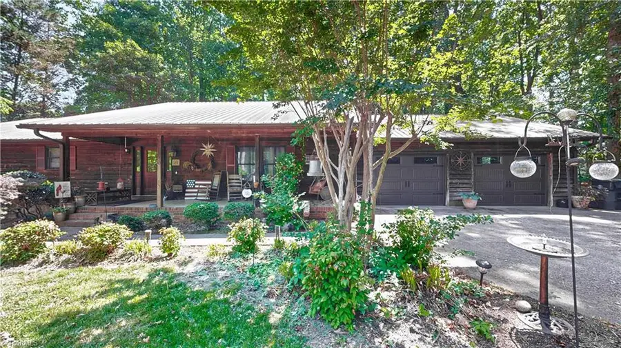 859 Lakeview Drive, Thomasville, NC 27360 - #2