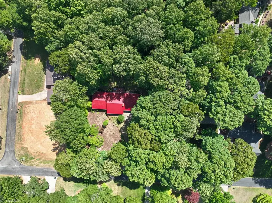 859 Lakeview Drive, Thomasville, NC 27360 - #3