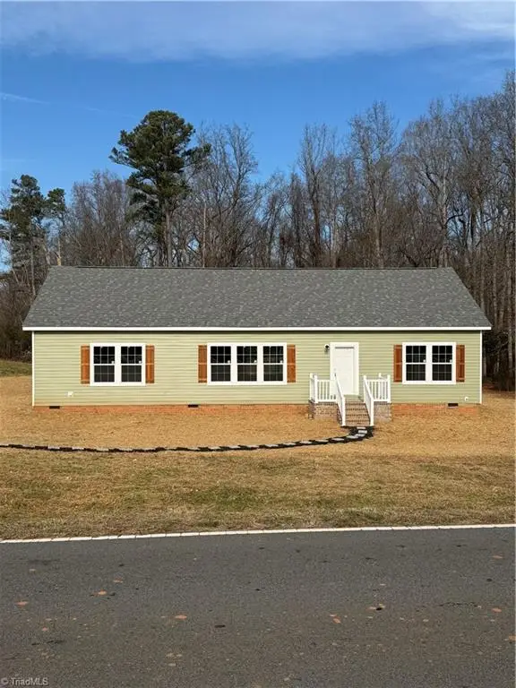 1824 N Oak Ridge Church Road, Yadkinville, NC 27011