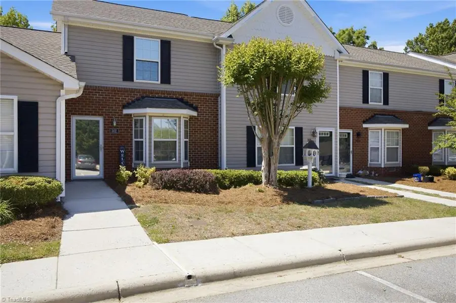 302 Carrington Lane, Thomasville, NC 27360 - #2