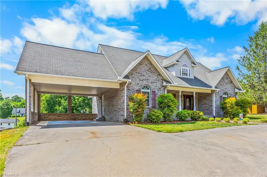 1004 Briarcliff Road, Yadkinville, NC 27055 - #2