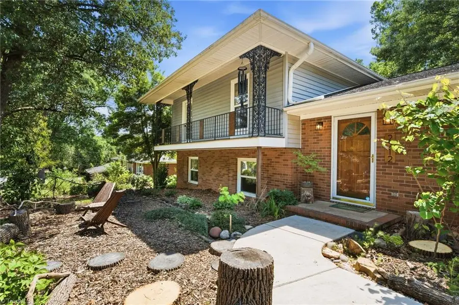 2712 London Lane, Winston Salem, NC 27103 - #2