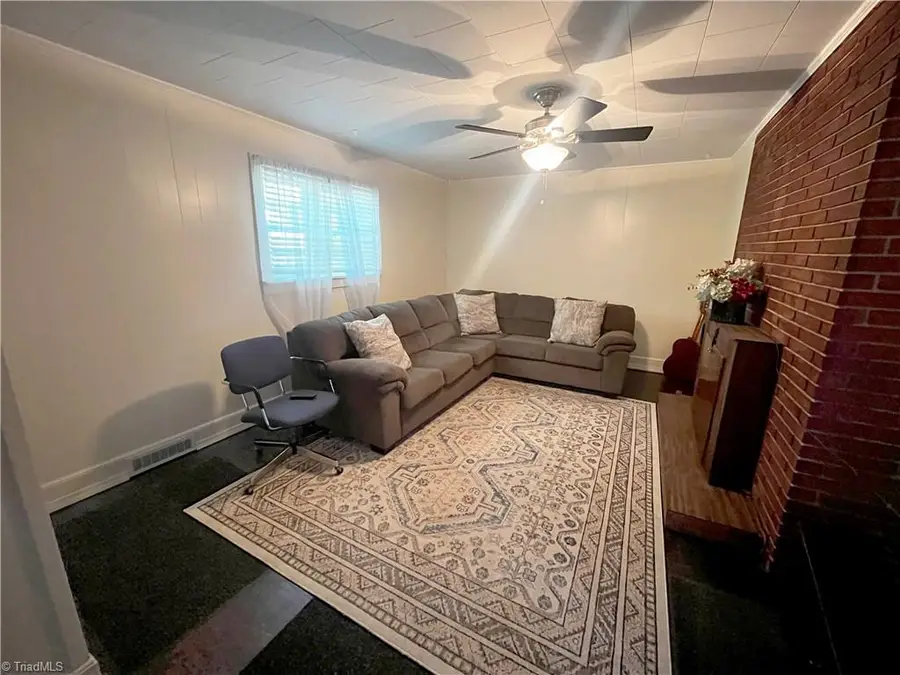 1502 Fairview Street, Greensboro, NC 27405 - #3