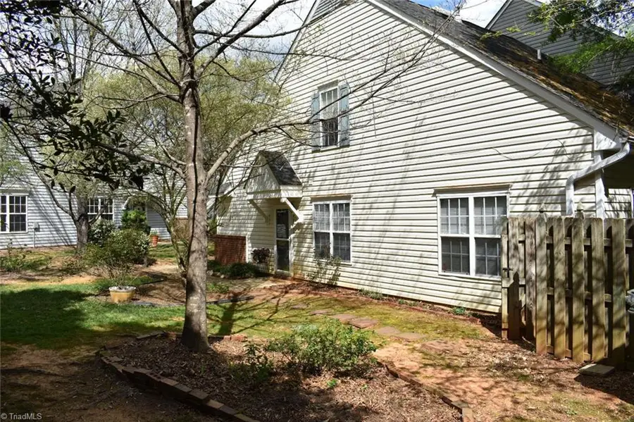 22 Pickwick Place, Greensboro, NC 27407 - #2