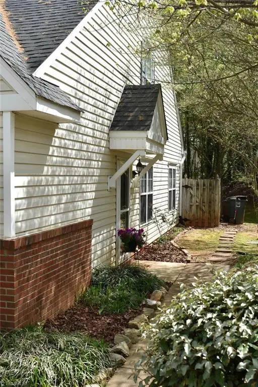 22 Pickwick Place, Greensboro, NC 27407 - #3