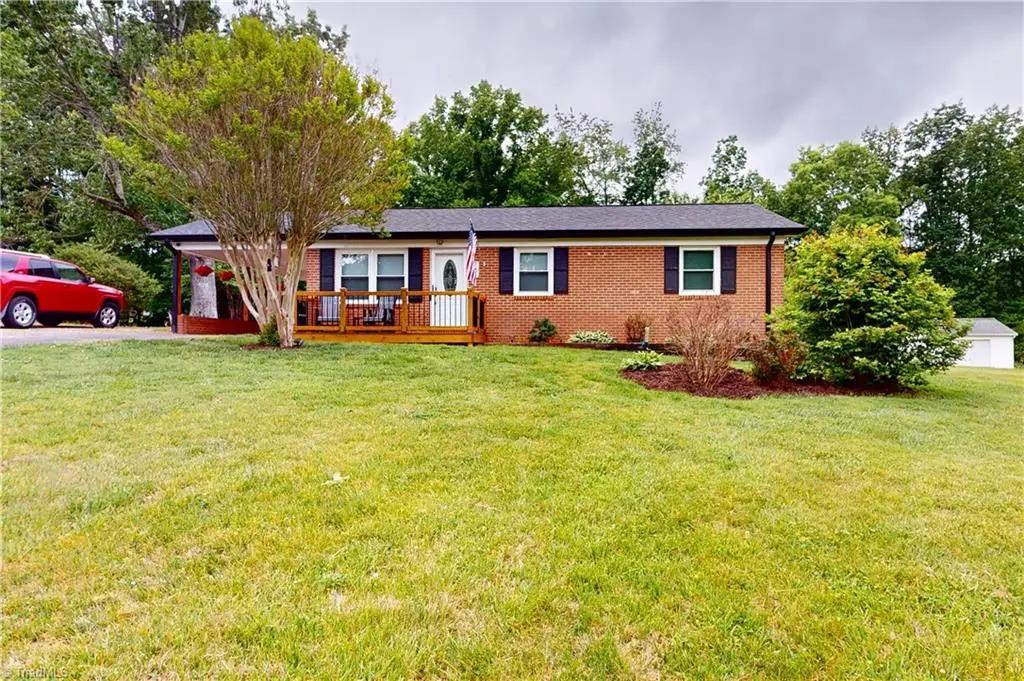 161 Washington Avenue, Mount Airy, NC 27030 - #1