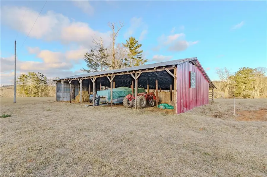 205 Volunteer, Hillsville, VA 24343 - #3