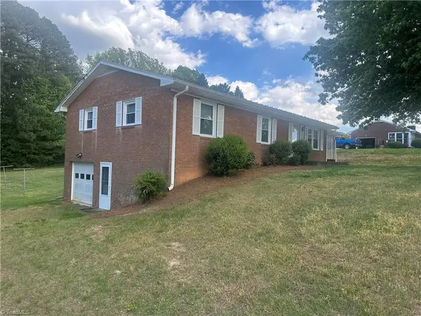 6221 Salem Chapel Road, Walnut Cove, NC 27052