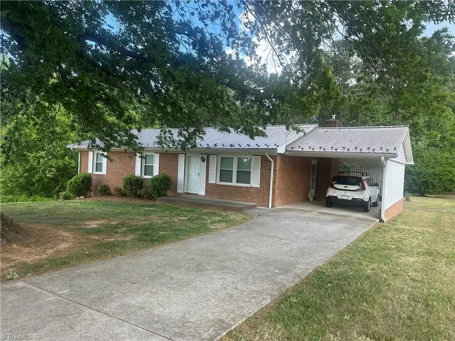 6221 Salem Chapel Road, Walnut Cove, NC 27052 - #2