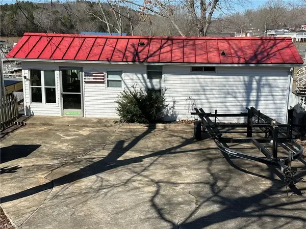 117 Badin Lake Circle, New London, NC 28127