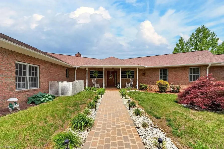1102 Bear Creek Lane, Pinnacle, NC 27043 - #2