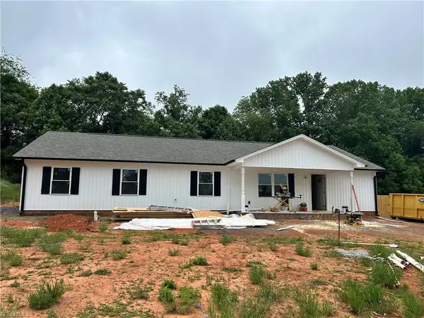 1013 Blue Dan Lane, Yadkinville, NC 27055