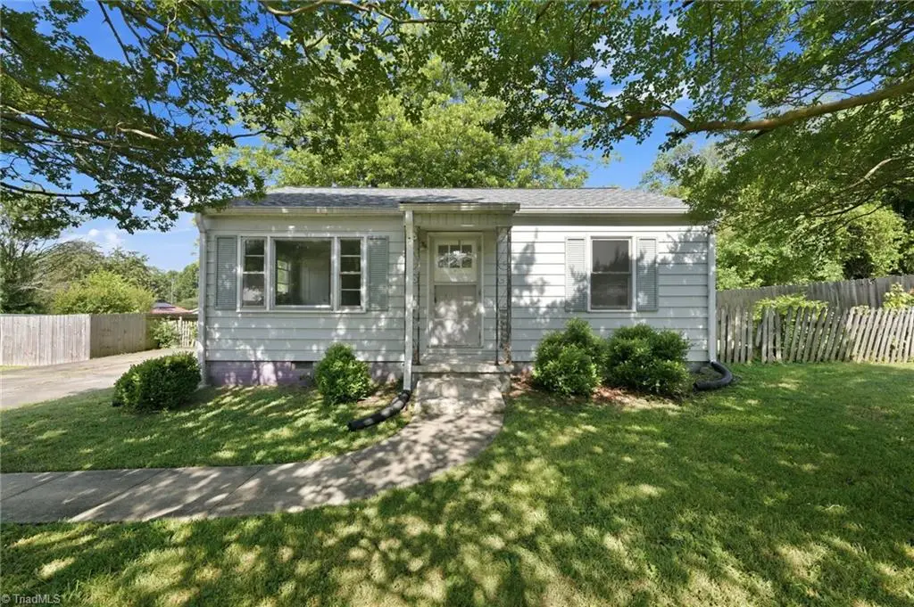606 Walker Avenue, Graham, NC 27253 - #1