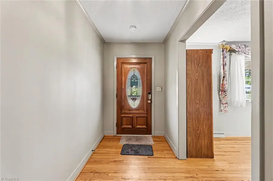 119 Lakeview Circle, Thomasville, NC 27360 - #3
