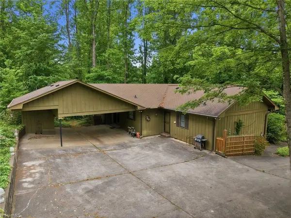 1021 Benjamin Parkway, Greensboro, NC 27408