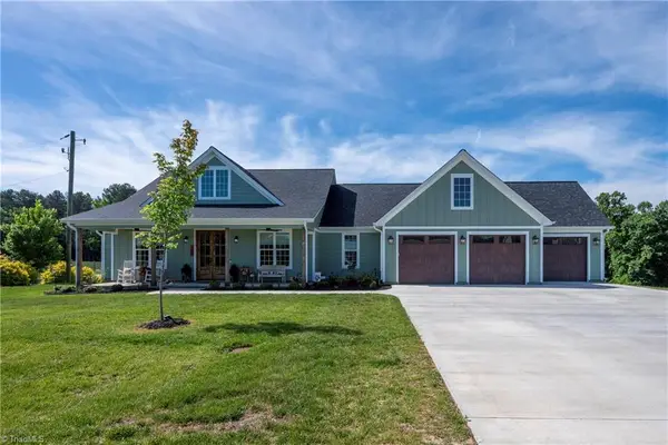 107 Meeting House Lane, Advance, NC 27006