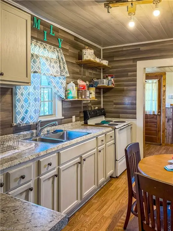 147 Handy Walker Street, North Wilkesboro, NC 28659 - #2