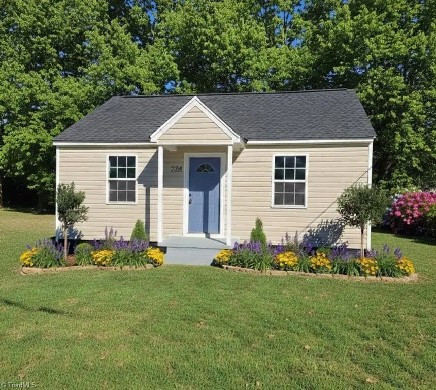524 Avon Avenue, Burlington, NC 27215 - #1