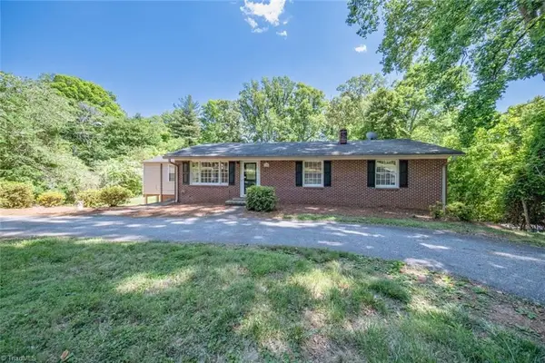 3155 Rainbow Avenue, Pfafftown, NC 27040