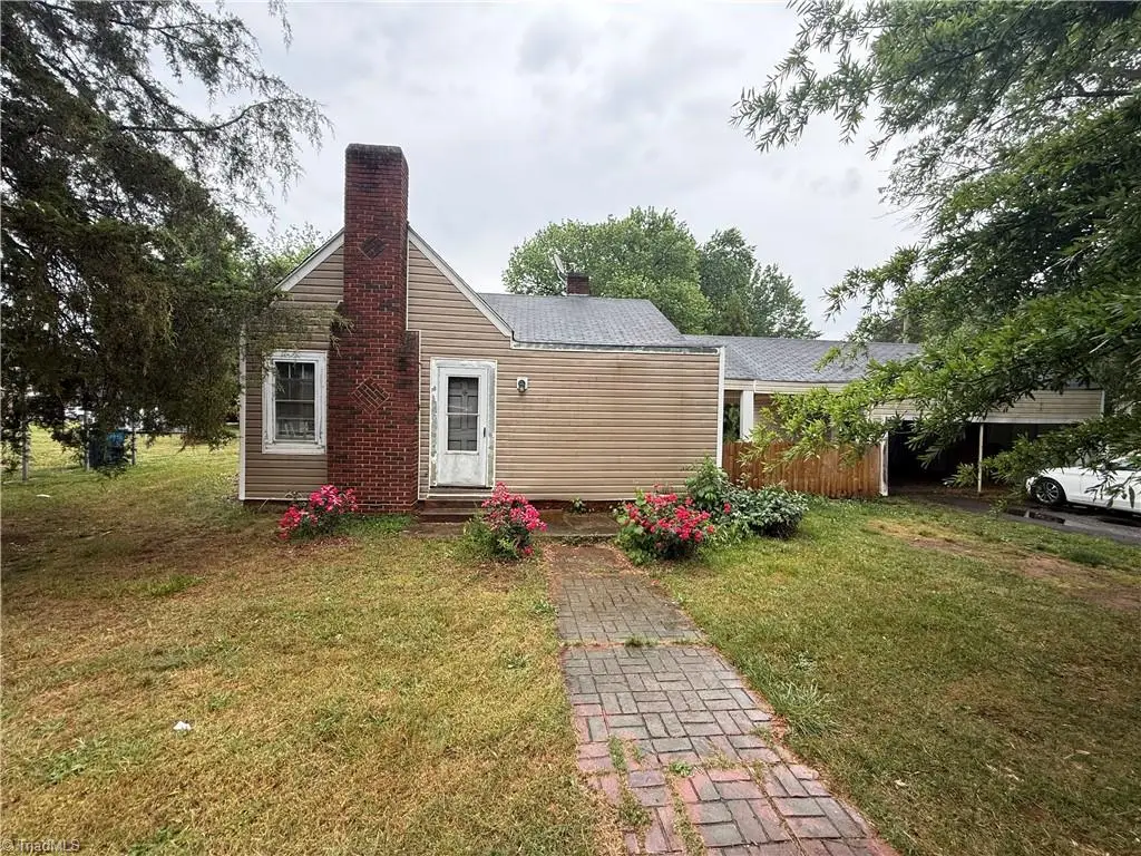 908 W Lee Avenue, Yadkinville, NC 27055 - #1
