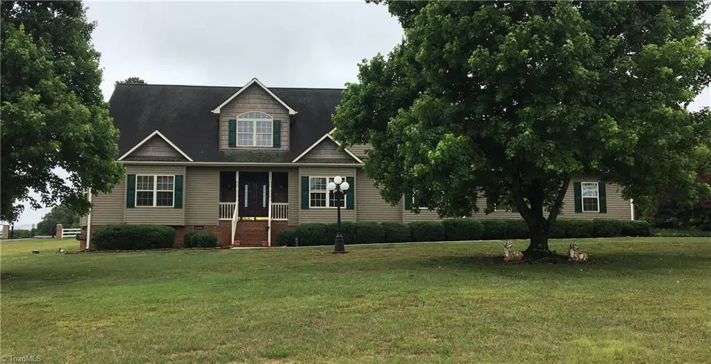 2034 Waterford Pointe Road, Lexington, NC 27292 - #1
