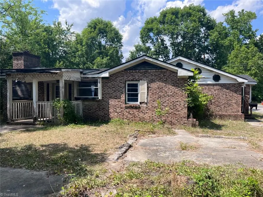 327 Zion Street, Laurinburg, NC 28352 - #2