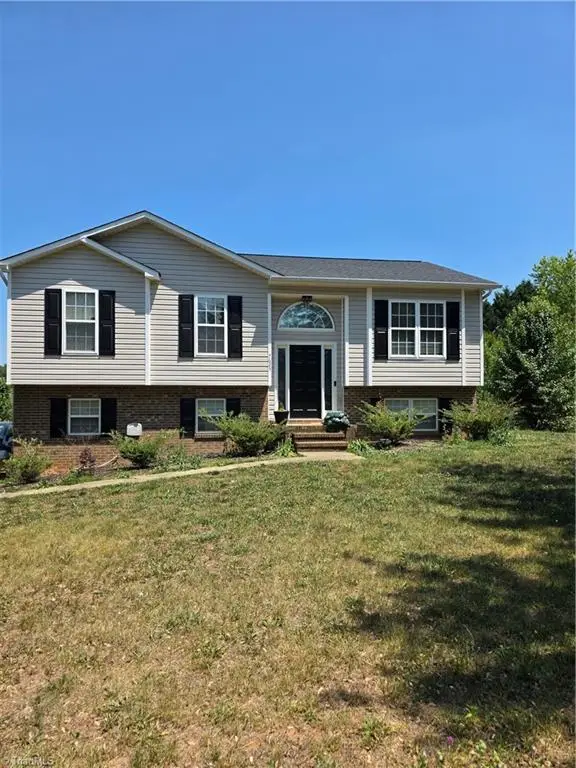 7625 Stonewell Lane, Tobaccoville, NC 27050