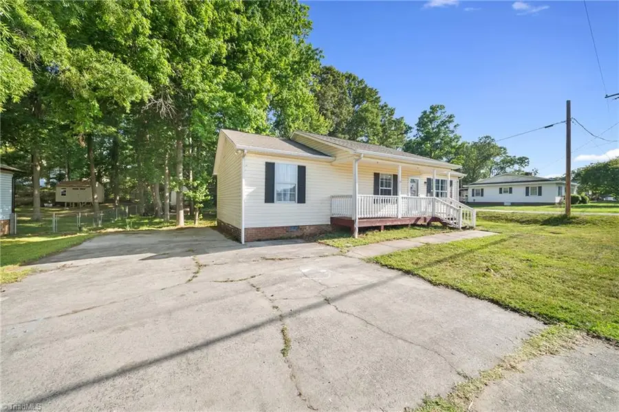 500 W Holly Hill Road, Thomasville, NC 27360 - #2
