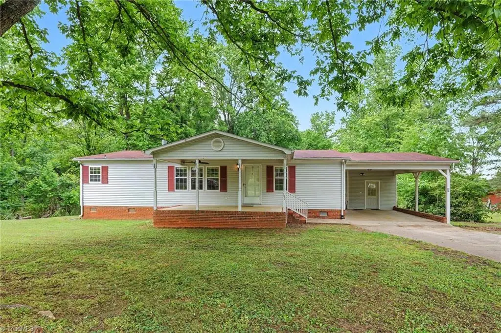 194 W 3rd Street, Denton, NC 27239 - #1