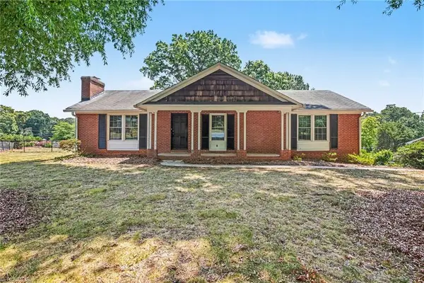 671 Dover Drive, Winston-Salem, NC 27104