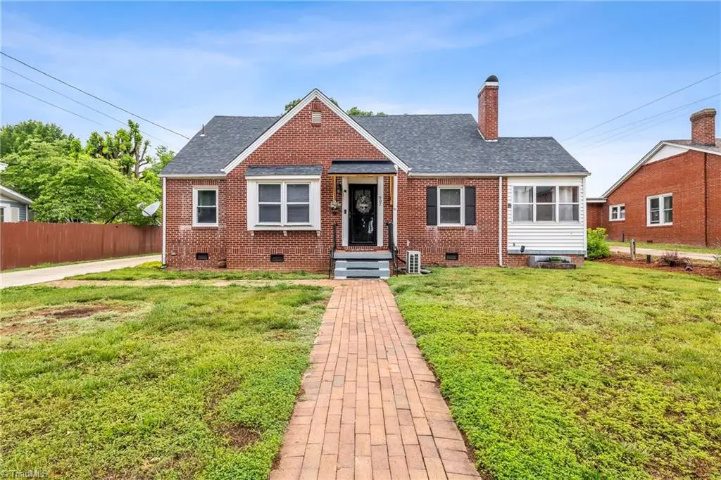 902 Wentworth Street, Reidsville, NC 27320 - #1