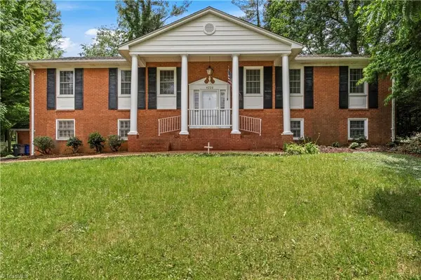 4220 Mashie Drive, Pfafftown, NC 27040