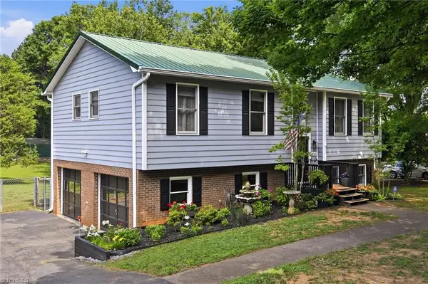4540 Oakwood Circle, Winston-Salem, NC 27106